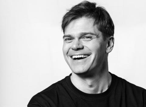 Eesti Noorsooteatri kunstilise juhina jätkab Mirko Rajas